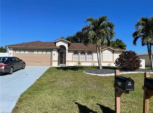 907 NE 10th Ln, Cape Coral, FL 33909