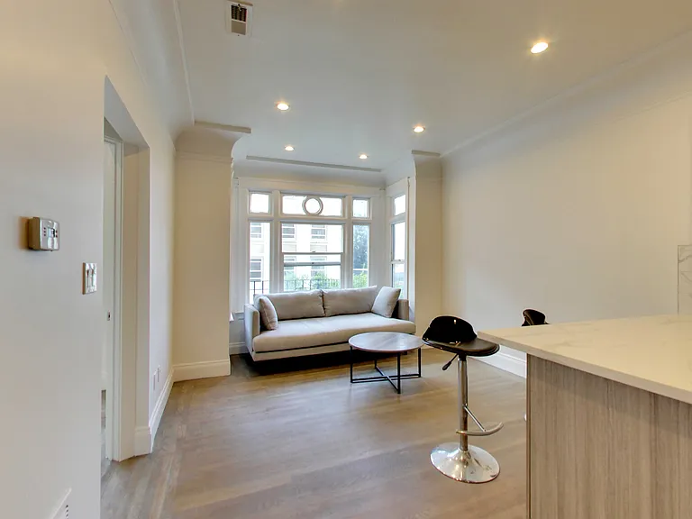 1050 Pine St #4 — Photo 9