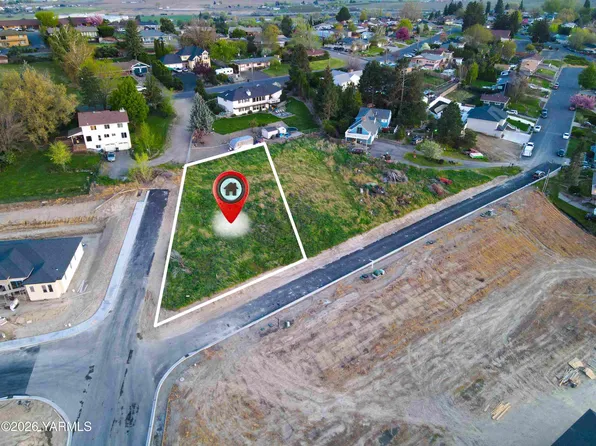 829 Vine Ave, Sunnyside, WA 98944