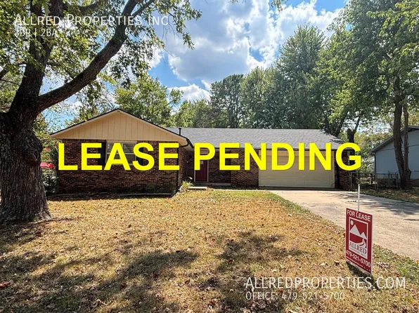3203 E Cherokee Dr, Fayetteville, AR 72701