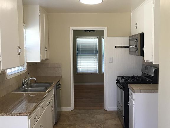 5th image of 2915 Pine St