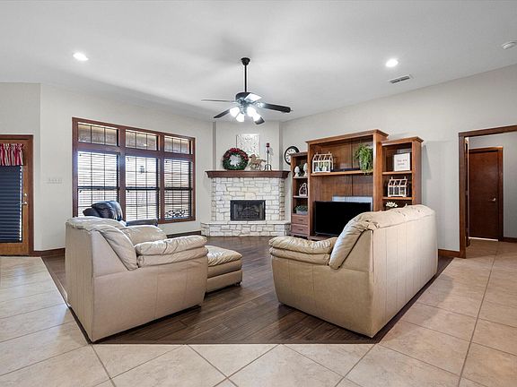 5th image of 108 Aubrey Ln