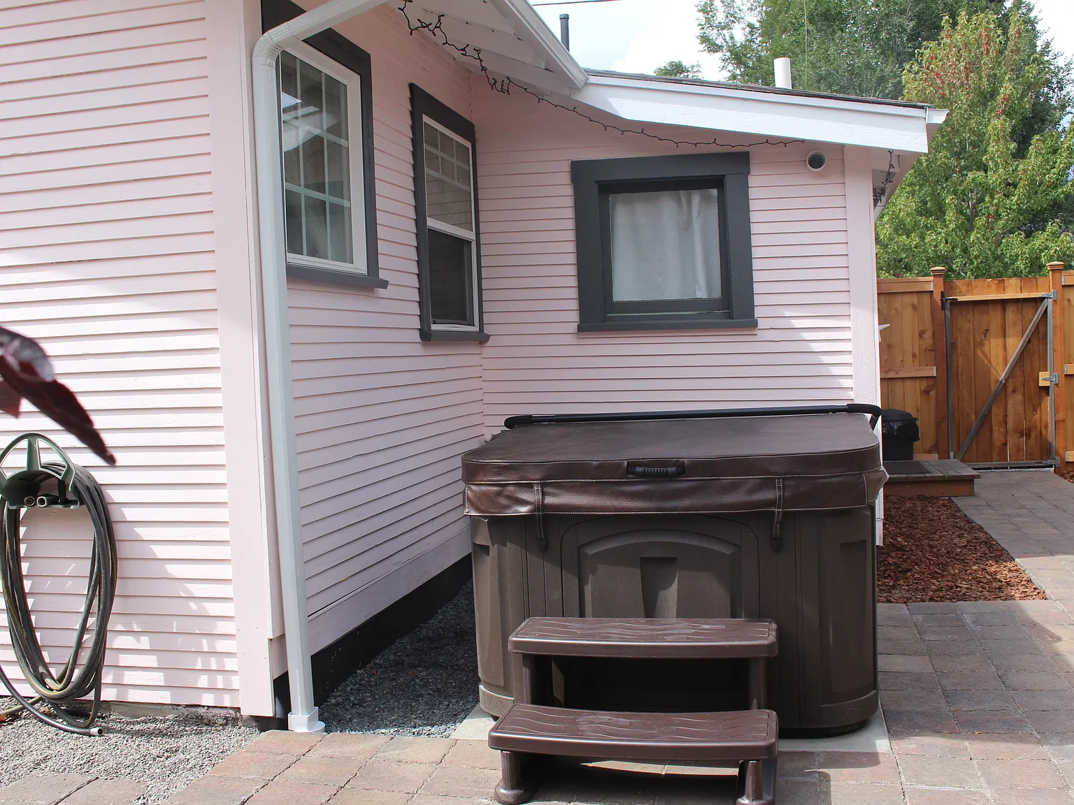 218 NW Portland Ave — Photo 2