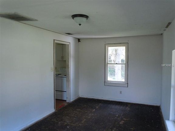 5th image of 2427 Weber St