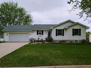 1105 David Dr SW, Independence, IA 50644