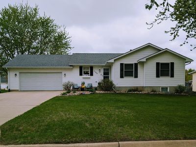 1105 David Dr SW, Independence, IA, 50644