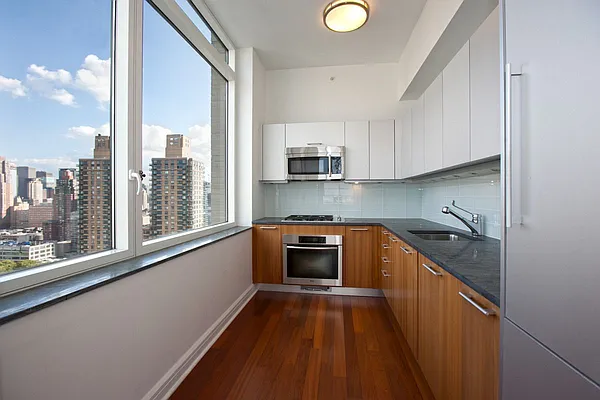 Sold by Nest Seekers International | media 19