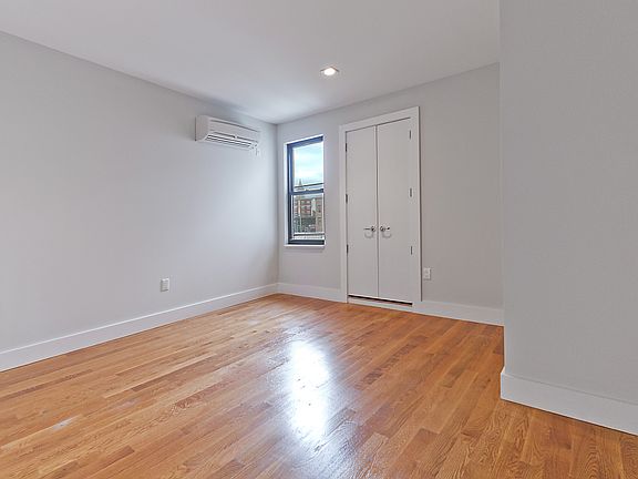 4th image of 591 Van Buren St