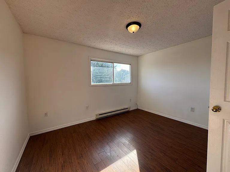32 Ralgreen Cres #4 — Photo 5