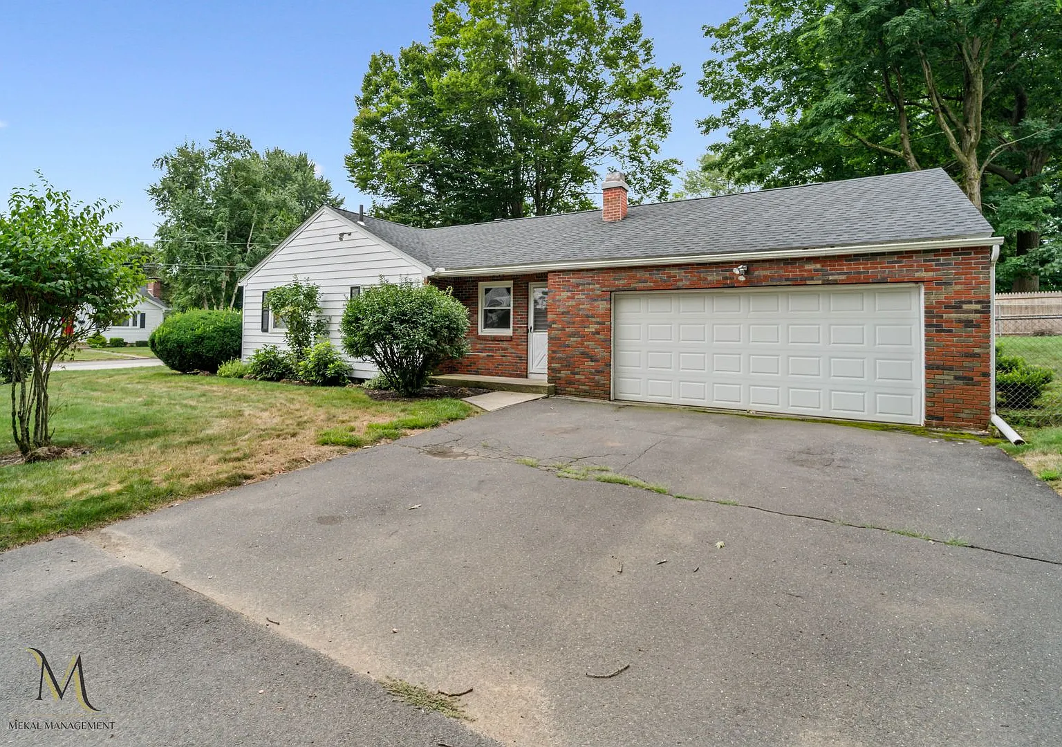 Single-Family Home with Central Air and Garage! — Photo 2