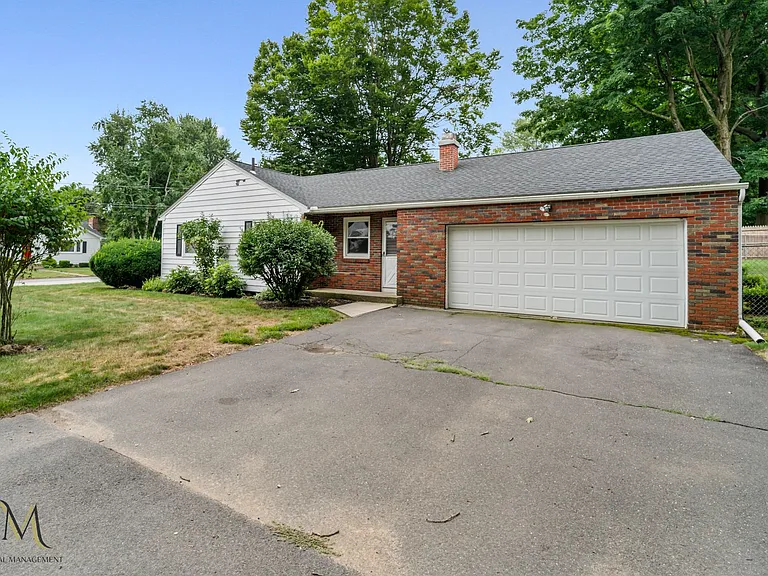 38 Anne St — Photo 2