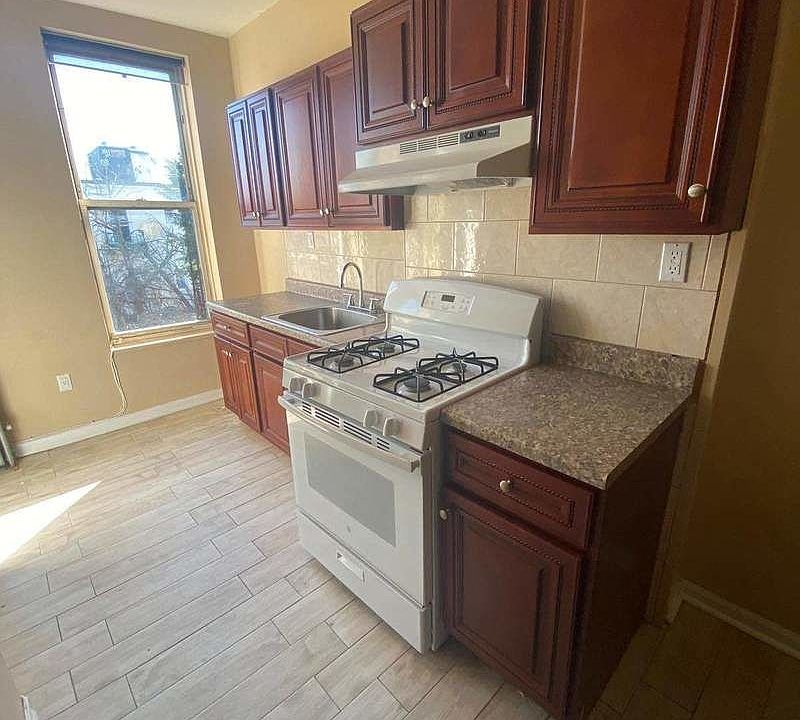 1st image of 414 Stanhope St APT 3