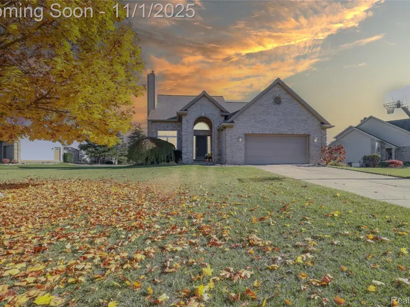 5082 Prestonwood Ln, Flushing, MI 48433