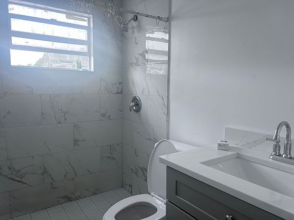 2nd image of 2450 Katherine St APT 1