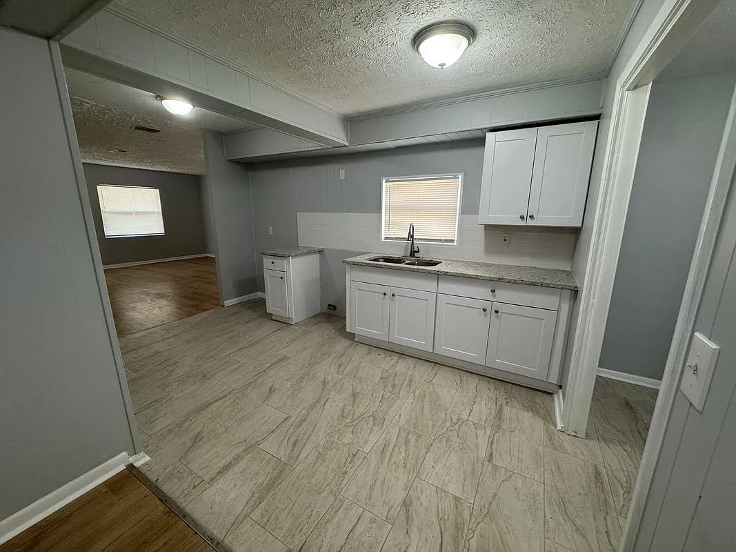 Building Photo - 3828 Rosetree Dr