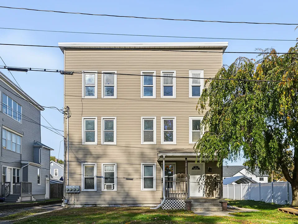158 Narragansett Blvd