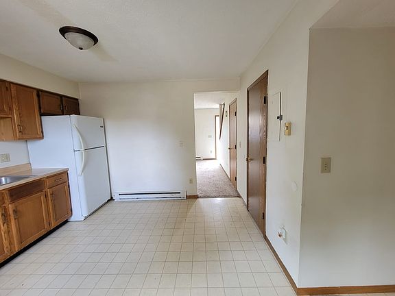 5th image of 720 Larch St APT D