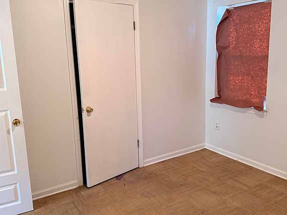 3rd image of 4833 Appleville St