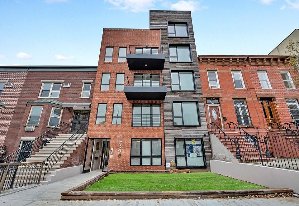 1st image of 194 Lexington Ave #2R