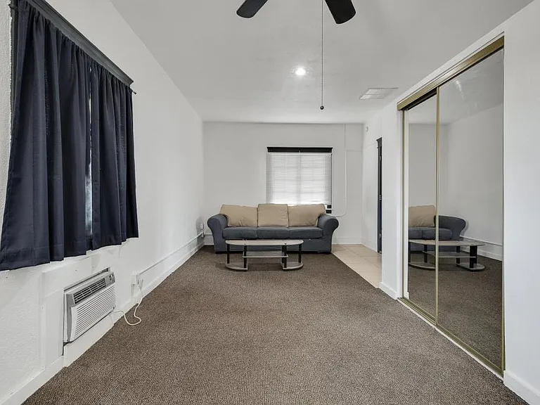 638 E 1st St #2 — Photo 38