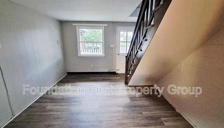 240 W High St #10 — Photo 9