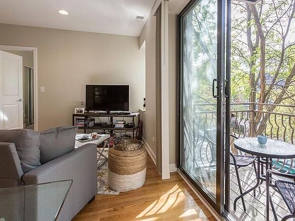 3rd image of 4759 N Maplewood Ave APT 305