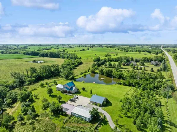 2704 M Ave, Williamsburg, IA 52361