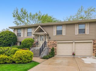 215 Circle Ave, Bloomingdale, IL 60108