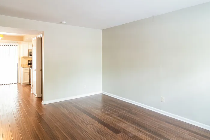 2 bed, 1.5 bath, 900 sqft, $2,045 — Photo 3