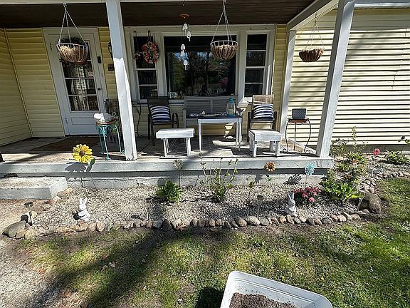 2nd image of 1140 W Giles Rd