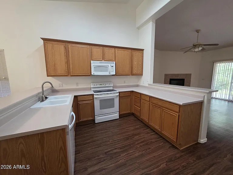 1825 W Desert Willow Dr — Photo 9