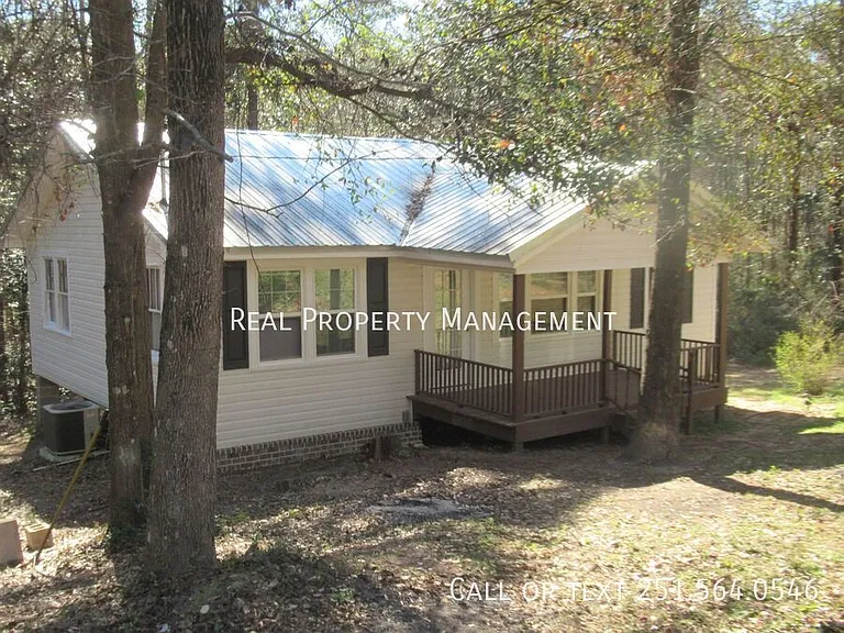 3412 Laverne Dr E — Photo 2