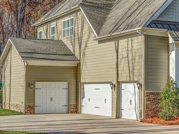 4 Car Garage !!!