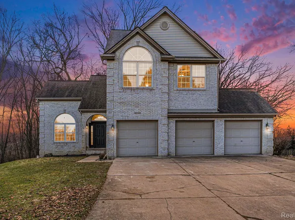 16200 Aspen Hollow Ct, Fenton, MI 48430