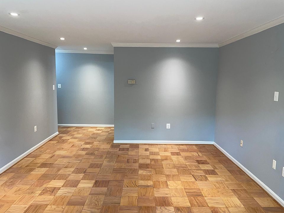 1st image of 14 Canterbury Sq