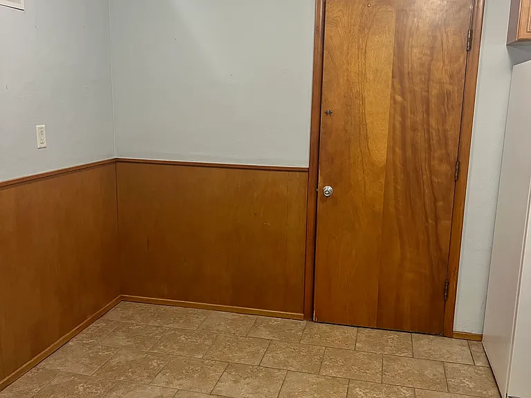 9815 Ridgely Ln — Photo 10