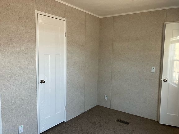 4th image of 50 Monarch Ave #Mo50