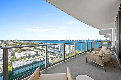 220 Lake Shore Dr Photo 1