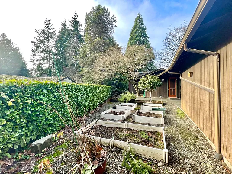 8611 NE 26th Pl — Photo 35