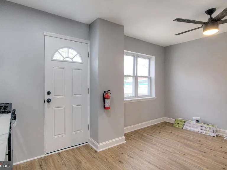 1327 Jackson St — Photo 18