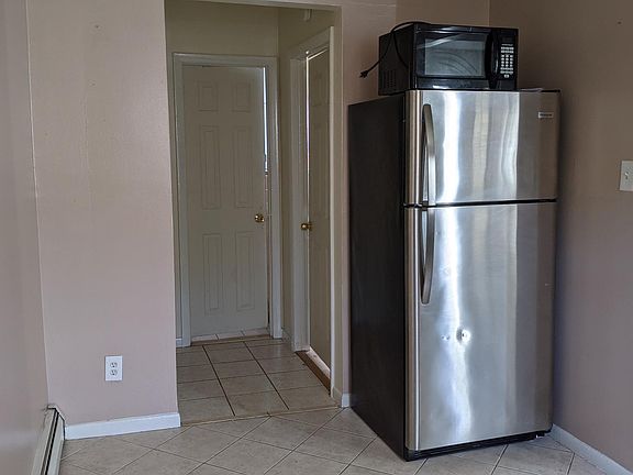 2nd image of 6639 Glenloch St Floor 1