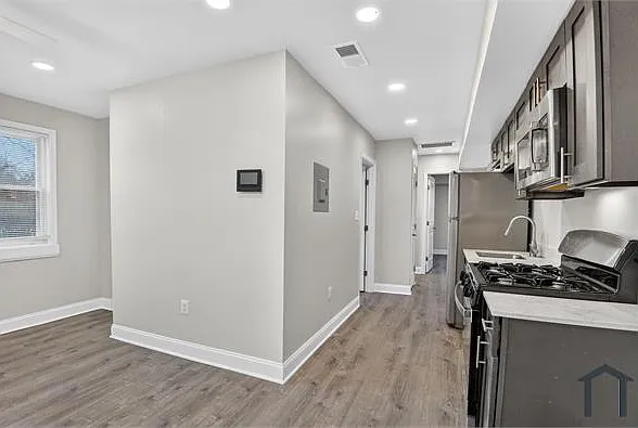 424 55th St NE #11 — Photo 8