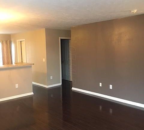 3rd image of 8390 Sawmill Green Dr