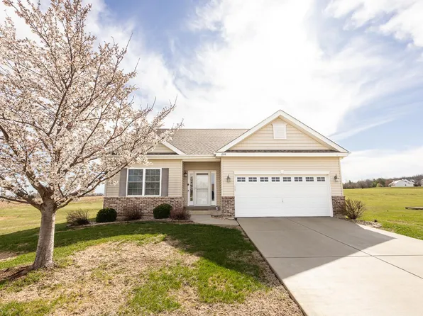 1558 Orchard Lakes Cir, Belleville, IL 62220
