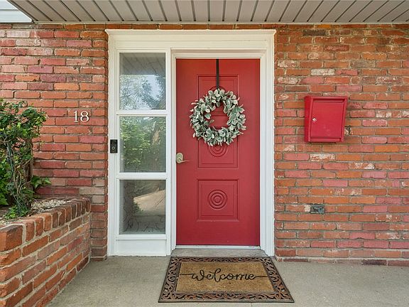 3rd image of 18 Underhill St