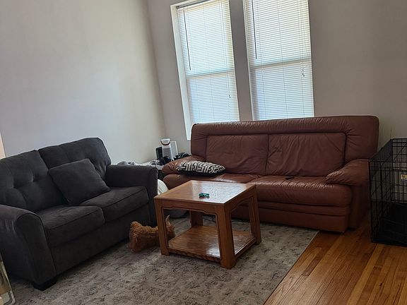 4th image of 3857 N Claremont Ave #1R