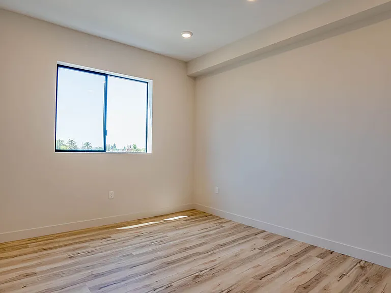 1540 S Hayworth Ave #203 — Photo 17
