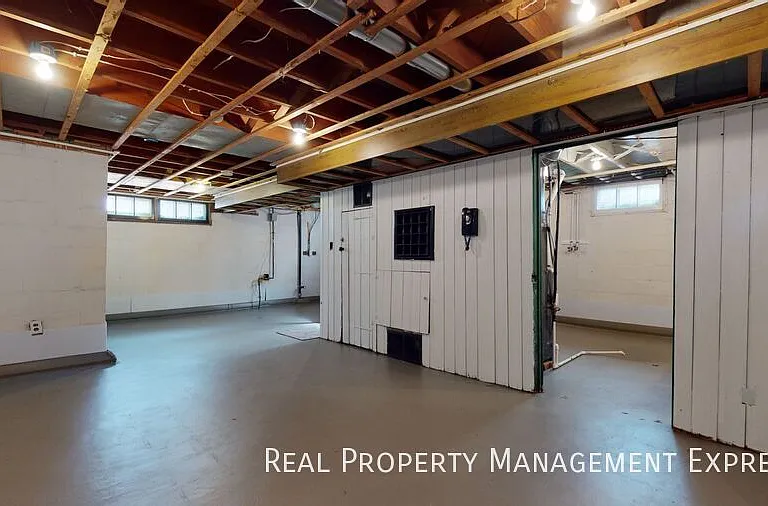 411 S Willow Ave — Photo 17