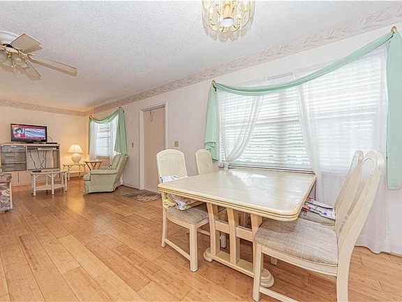 5th image of 923 22nd Pl APT 208