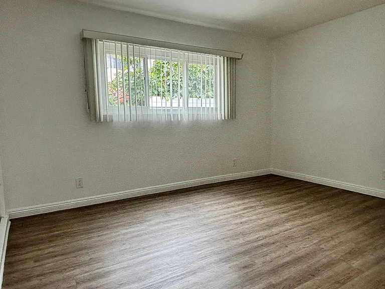 928 S Sherbourne Dr — Photo 17